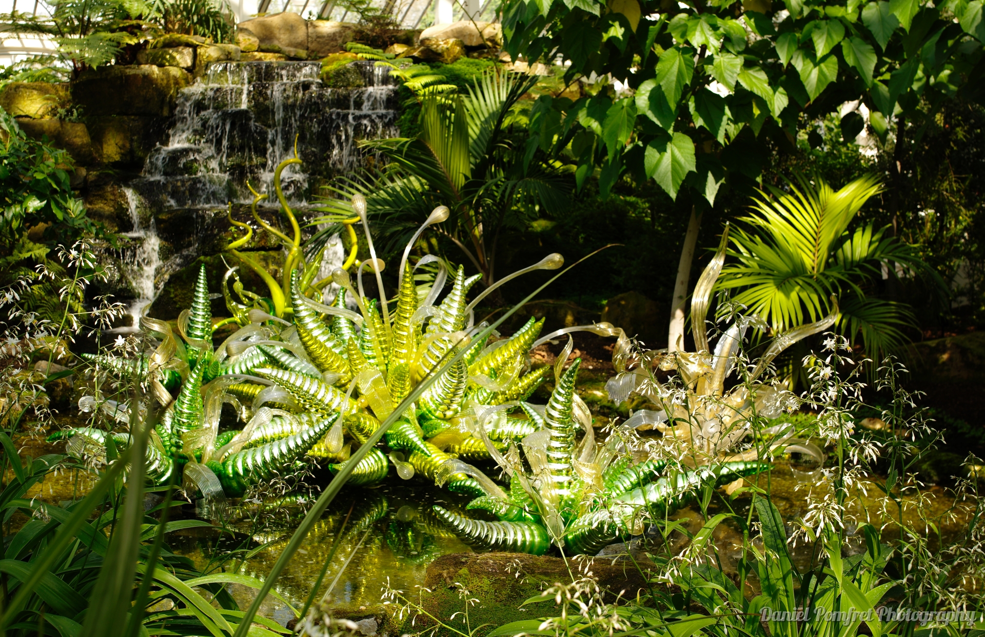 Dale Chihuly, Sculptures, Chartreuse Hornet Polyvitro, Kew Gardens, London_15261