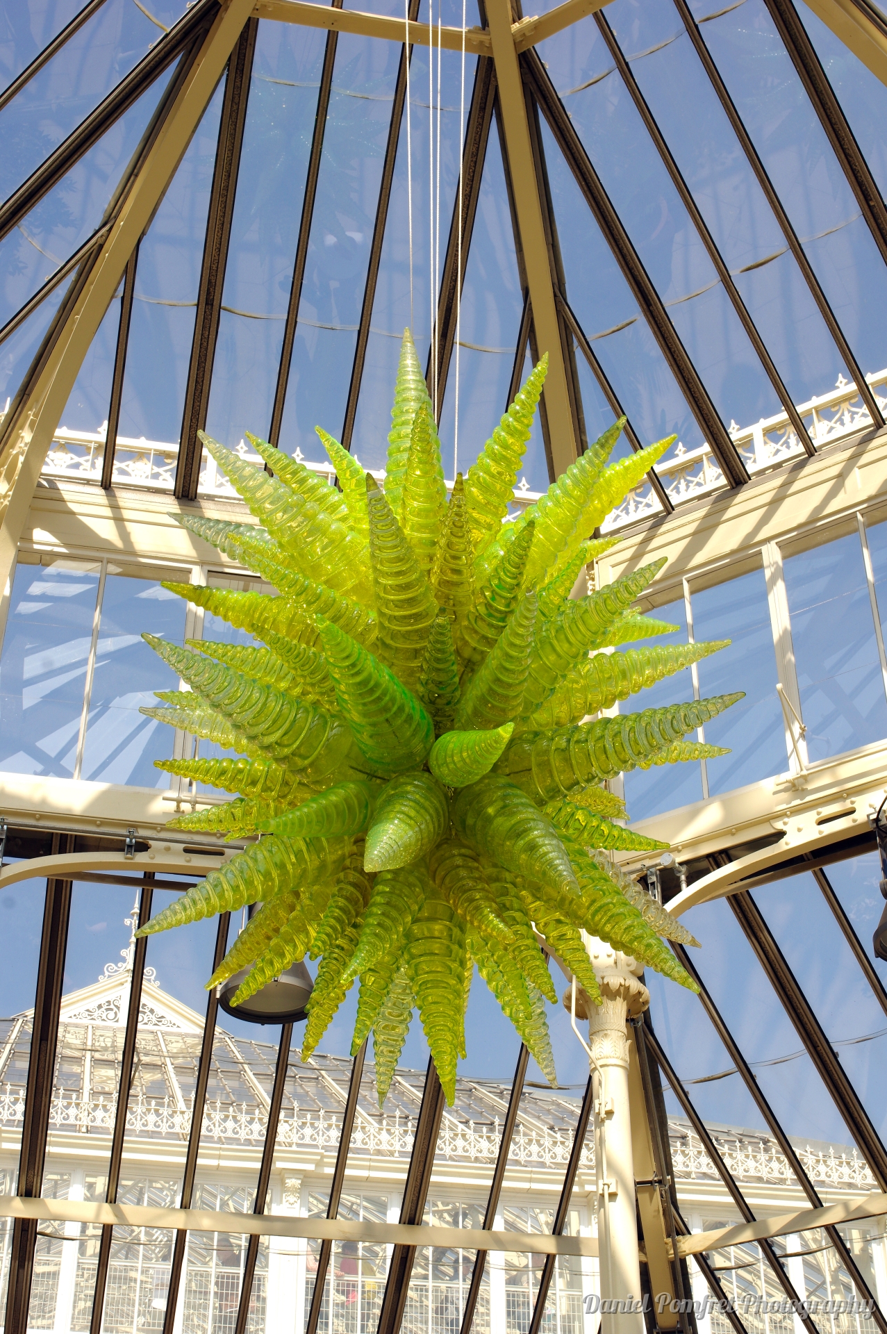 Dale Chihuly, Sculptures, Chartreuse Hornet Polyvitro, Kew Gardens, London_15216