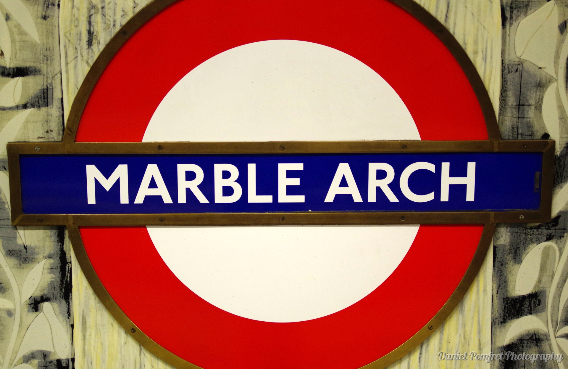 London Underground Station, Marble Arch, Roundel, Sign_UK17554